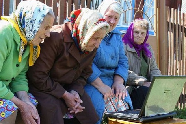 Тернопільським пенсіонерам пропонують освоїти комп'ютер 