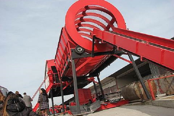 Сміттєсортувальні лінії в Тернополі: ліпше з мудрим загубити, ніж з дурним знайти... 