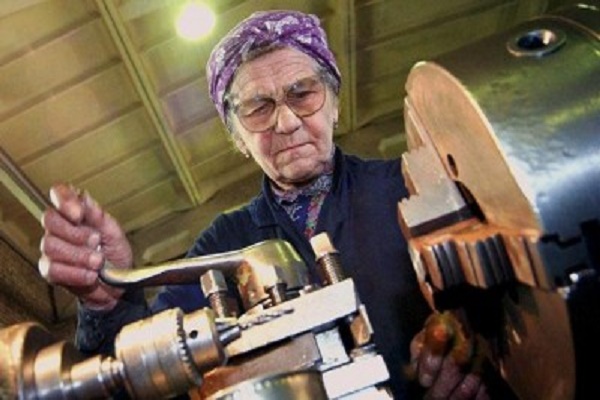 На Тернопільщині працюючим пенсіонерам тимчасово затримають виплати