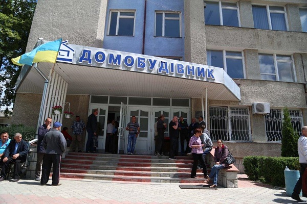 До Тернополя приїхав іноземець, щоб помирити двох борців за владу