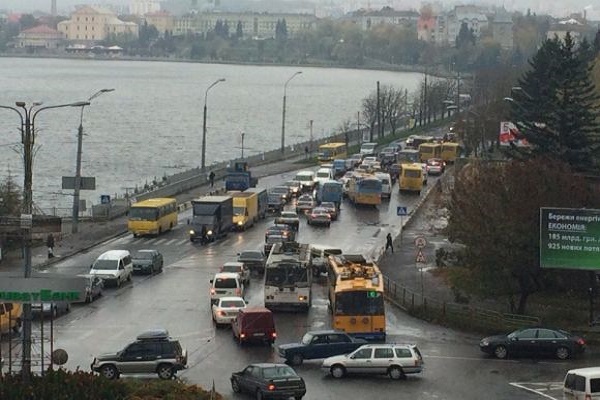 В Тернополі змінять графік роботи громадського транспорту і схеми руху