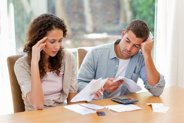 Що робити, коли в банку хамлять і вимагають повернути кредит