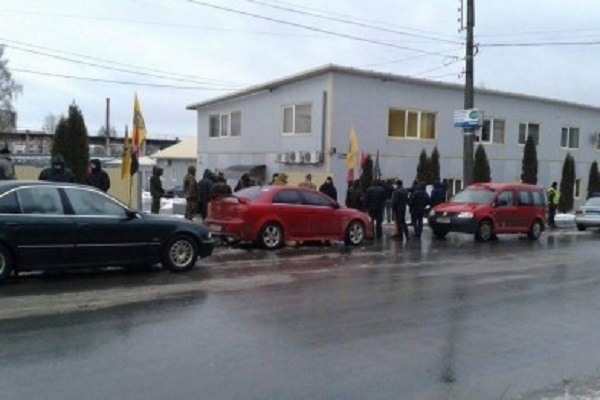 Активісти пояснили, чому раптом припинили блокаду складів 