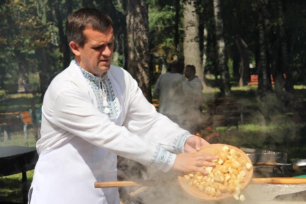 Депутат міської ради в Тернополі своєрідно 