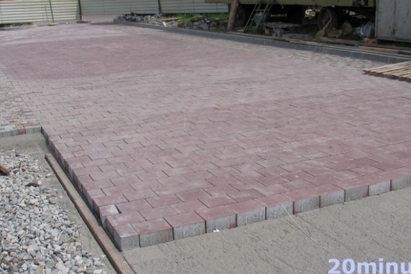 Де в Тернополі планують застелити тротуари бруківкою