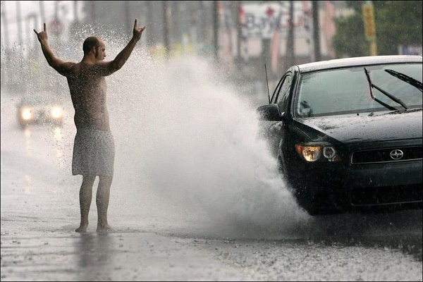 Тернопільські водії платять по 4 гривні за право вийти з авто в калюжу