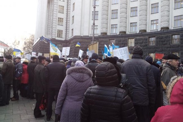 Учасники мітингу під Кабміном кажуть, що заплатили не всім (Відео)