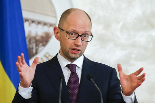 Яценюк розповів, де лежать гроші на підвищення зарплат і пенсій