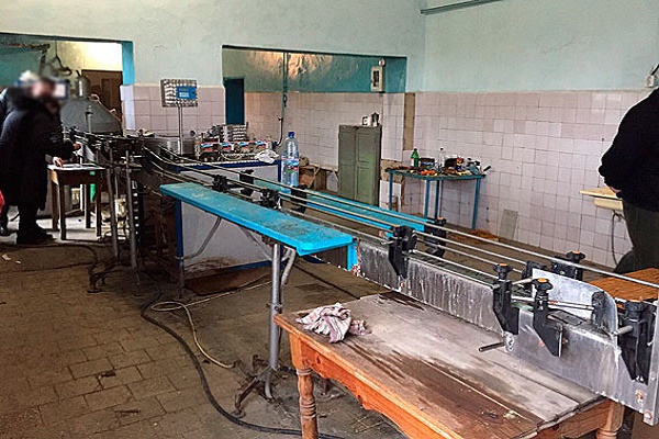 Гоцульські бізнесмени травили українців підробленою мінеральною водою