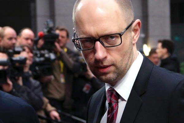 Банкіри розповіли, що буде з курсом долара в разі відставки Яценюка