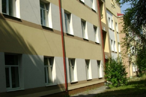 Робітників, які починали ремонтувати центр «Матері і дитини» в Тернополі, 