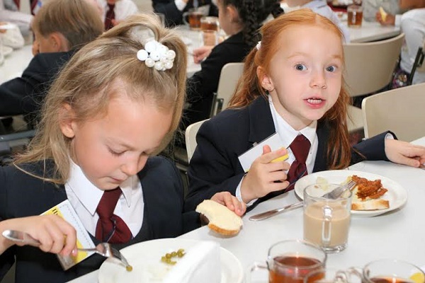 Молодші школярі харчуються безкоштовно лише в 4 районах області