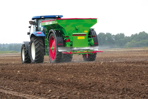 На Теребовлянщині відсутність снігу вже на 90% компенсували мінеральними добривами