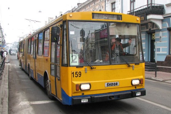 Головний «транспортник» Тернополя знищує тролейбусне депо?