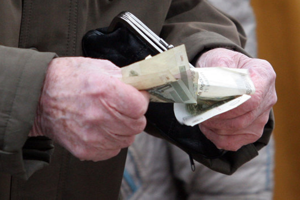 Літня тернополянка вдруге стала жертвою шахраїв