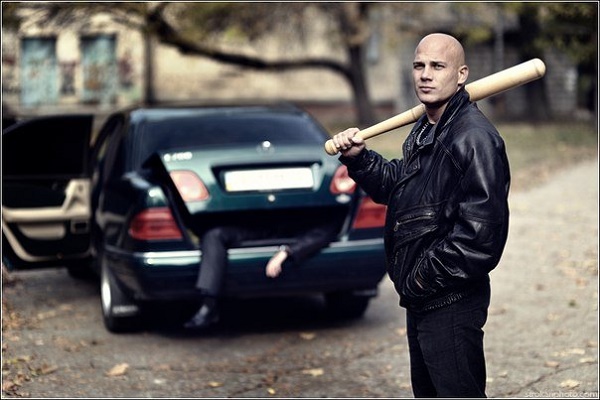 Колекторам в Україні дозволили відбирати квартири за борг в 100 гривень