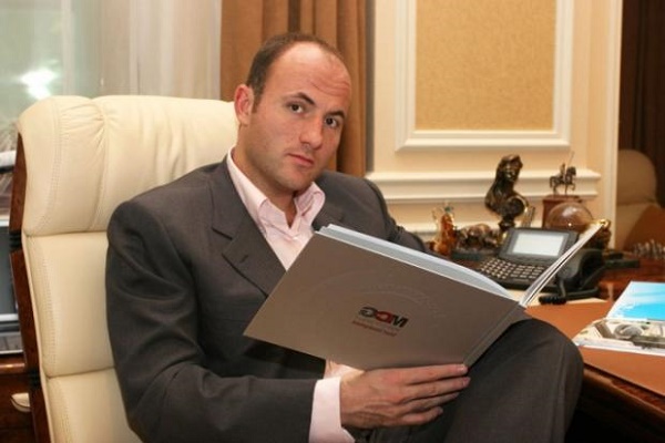 Кому Янукович зібрався продати 